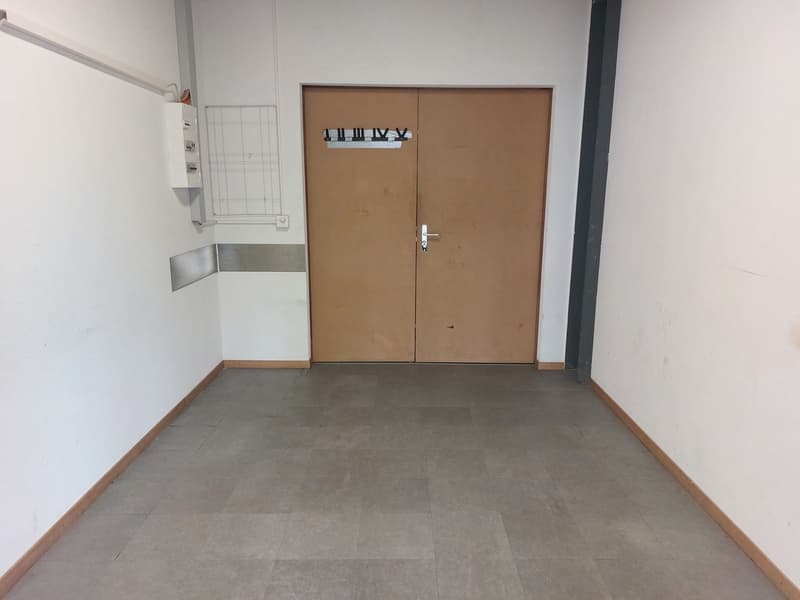 CONTRATTO FLESSIBILE - Ufficio/laboratorio/magazzino 79m2 con acqua + scarico (4)