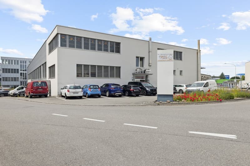 Flexible commercial space with daylight (11)