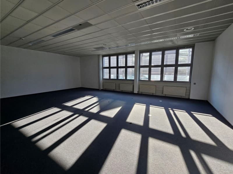 96m2 - Büro in der Nähe des Zentrums von Neuchâtel (2)