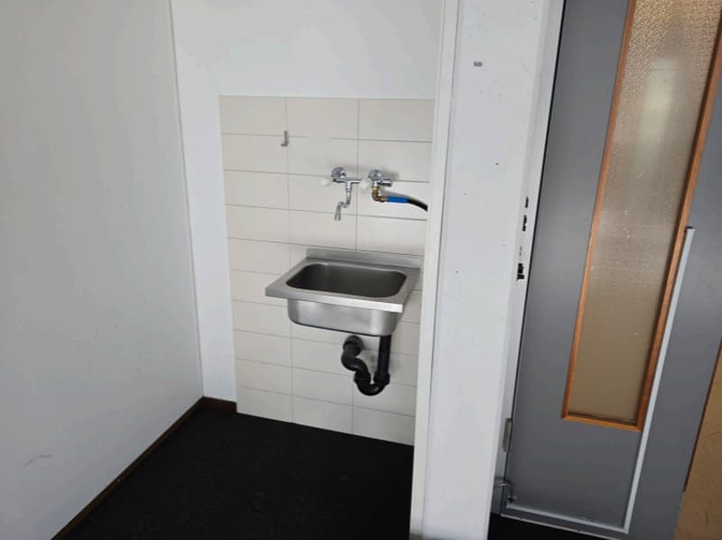 96m2 - Büro in der Nähe des Zentrums von Neuchâtel (3)