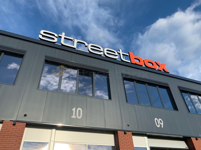 Streetbox d'ouble de 230 m2 très bien situé ! Box n2 et 3 (4)
