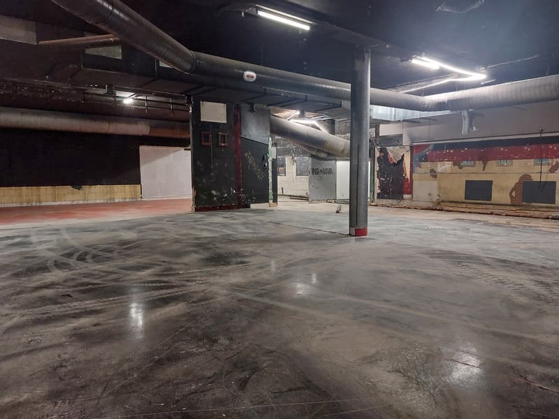 Commercial premises - High potential - Good location with visibility (4)