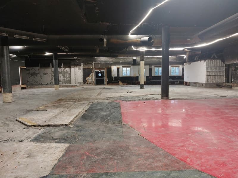 From 650 m2 - High potential - Good location with visibility (2)