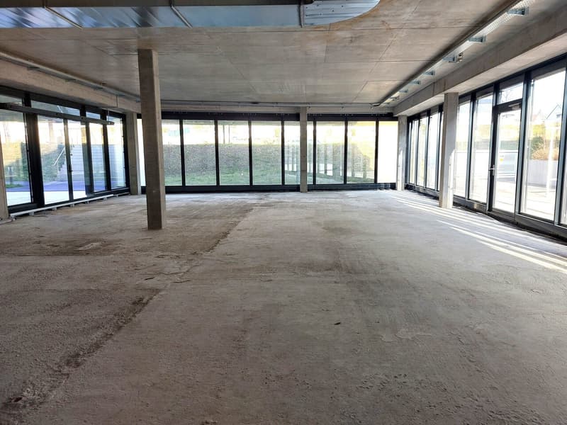 Spazio commerciale al piano terra di ca. 210 m2 - Vicino ai servizi (2)