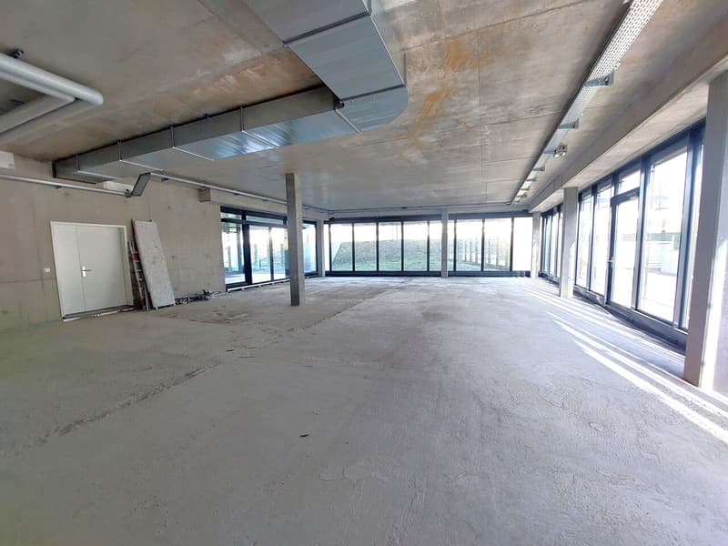 Spazio commerciale al piano terra di ca. 210 m2 - Vicino ai servizi (5)