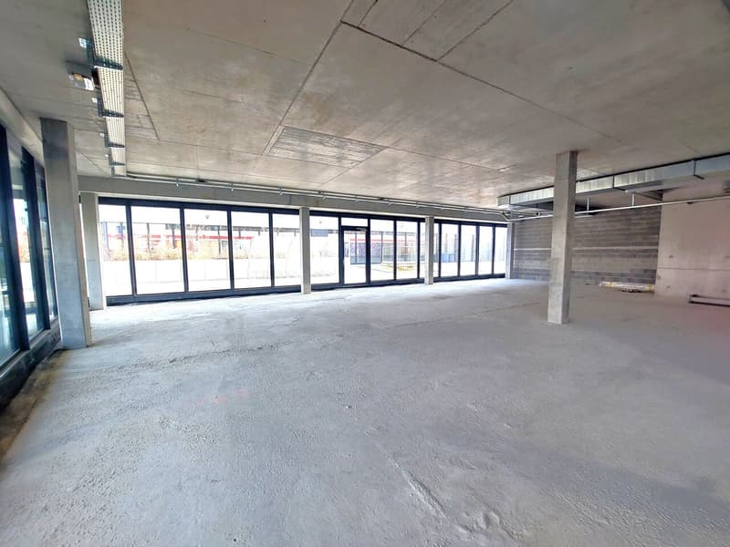 Spazio commerciale al piano terra di ca. 210 m2 - Vicino ai servizi (4)
