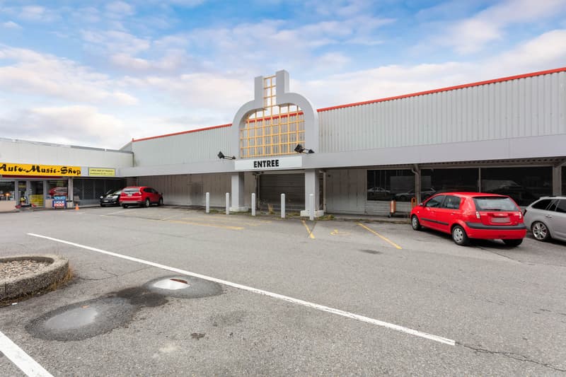 Commercial surface 799 m2 - Several parking spaces - Height 4.5 (4)