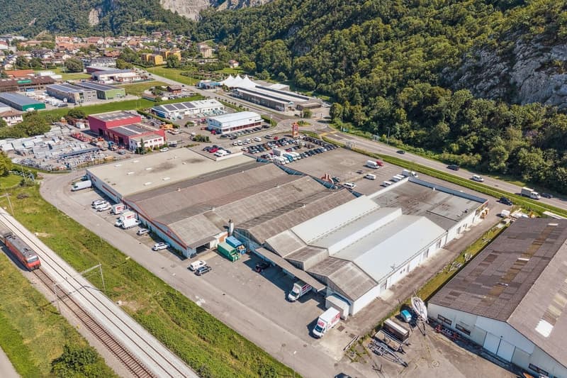Commercial surface 799 m2 - Several parking spaces - Height 4.5 (7)
