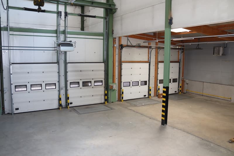 Logistics Hall/Warehouse 1140m2 - Loading Dock - Close to Highway (4)