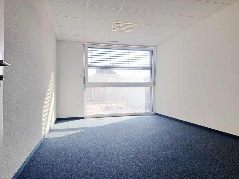 Modern offices in the heart of Yverdon - 270m² - 2 first rents offered (9)