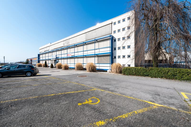 Superficie di ufficio di 19 m2 - contratto di locazione flessibile - molto ben collegato (1)