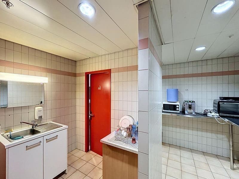 Atelier 420 m2 au rez - Accès porte sectionnelle - Proche de tout (3)