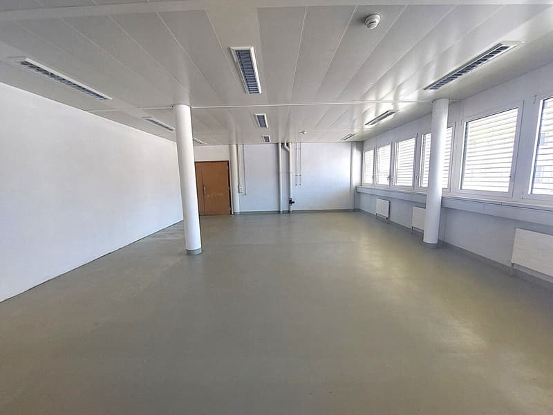 Laboratorio/magazzino 68m2 a Renens - vicinanza autostrada/stazione - Contratto di locazione flessibile (1)