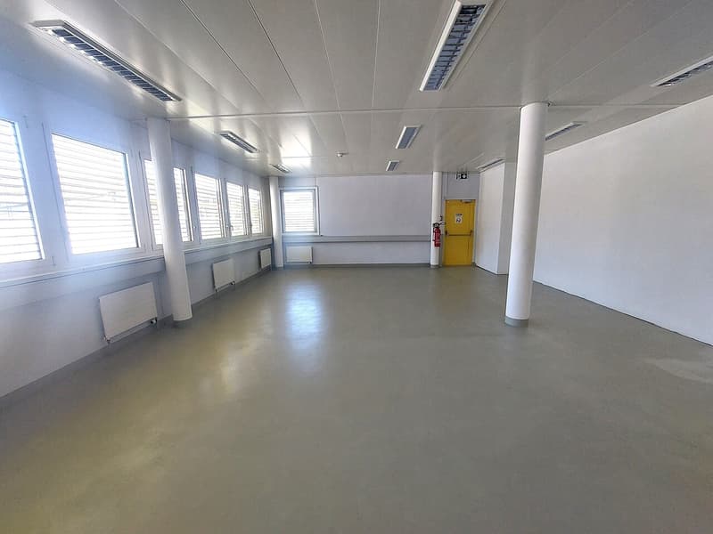 Laboratorio/magazzino 68m2 a Renens - vicinanza autostrada/stazione - Contratto di locazione flessibile (2)