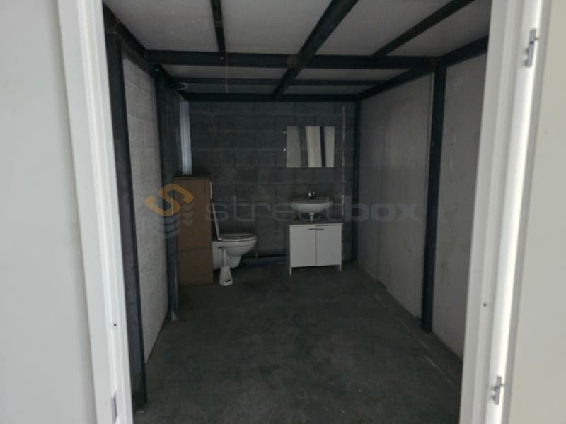 Rare opportunity! Double box for rent! (3)