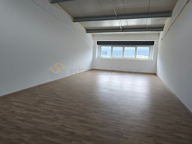 Rare opportunity! Double box for rent! (5)