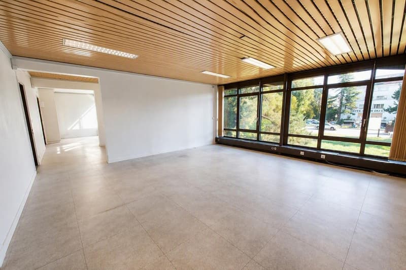 63 m2 surface on the ground floor - Close to everything - Flexible lease (2)