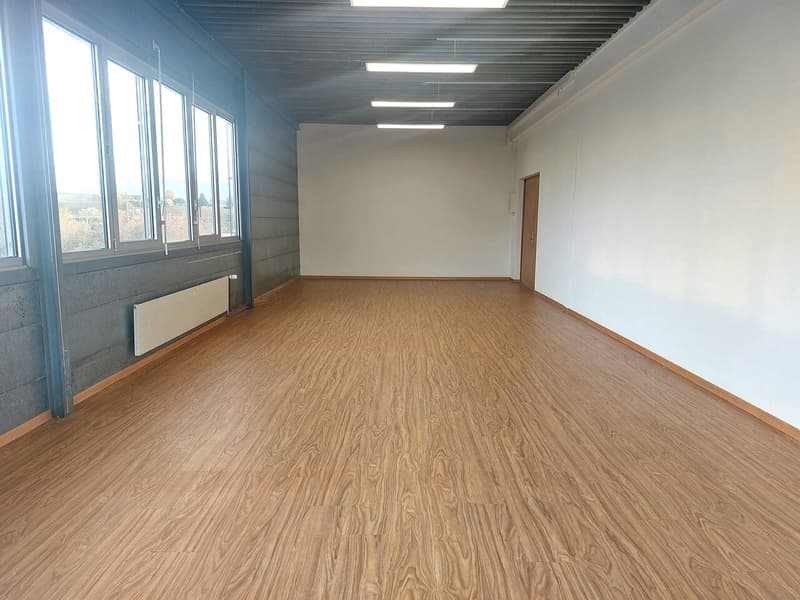 Büro von 61 m2 - Ladezone mit Plattform - Flexibler Mietvertrag (3)
