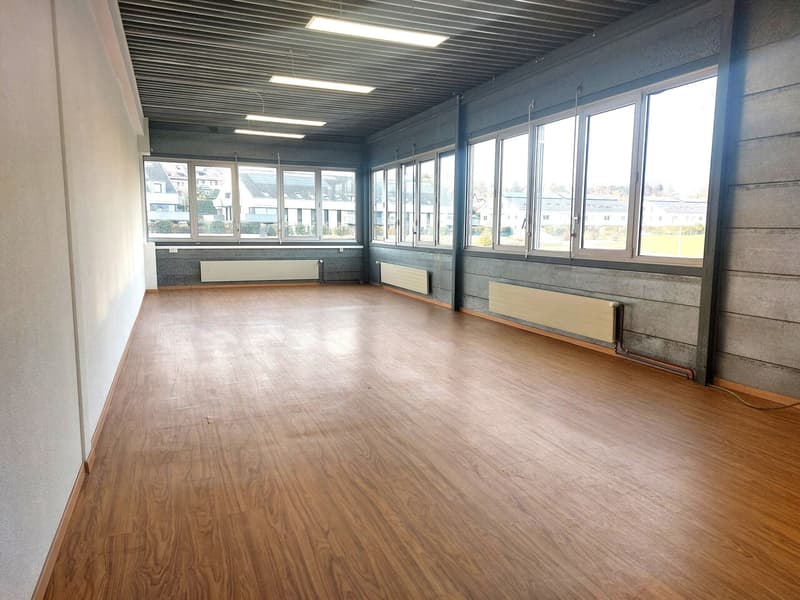 Büro von 61 m2 - Ladezone mit Plattform - Flexibler Mietvertrag (2)