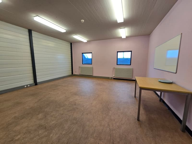 Atelier de 31m2 - Proche commodités, transports et autoroute (2)