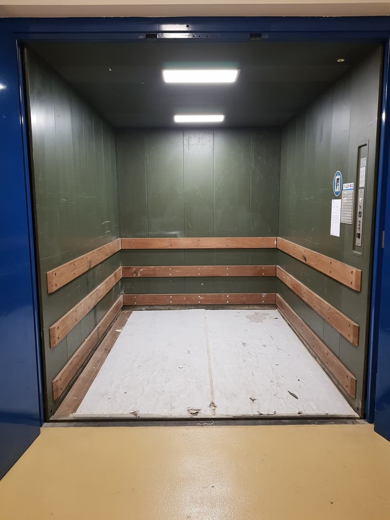 Bureau de 53 m2 au 1er étage (2)