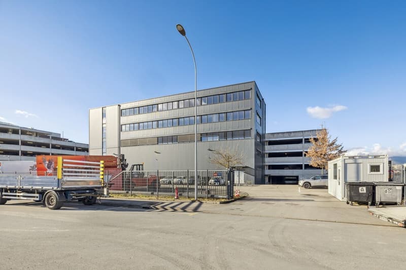 Bureaux de 920 m² à louer à Vernier (1)