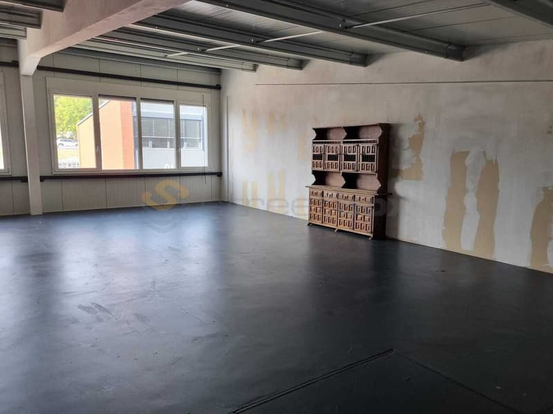 Streetbox double de 230m2 très bien situé ! Box n12 et 13 (5)