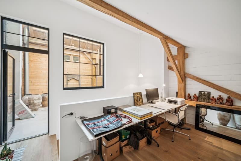 Exceptional property with two apartments and panoramic views! (12)