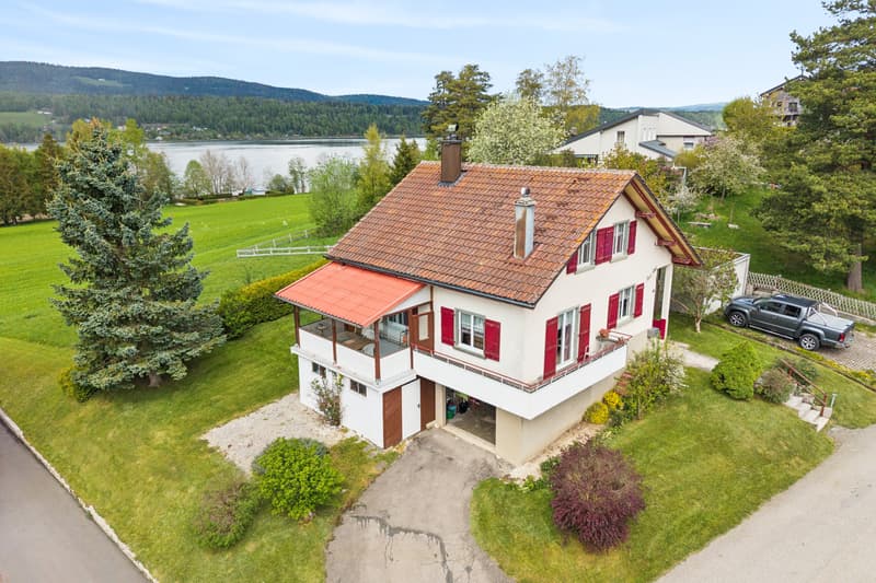 Character Villa with Lake View - In the Heart of the Joux Valley (1)