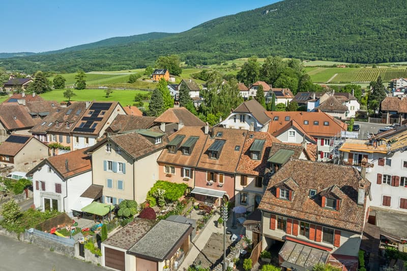Village house with character located facing Lake Neuchâtel! (13)