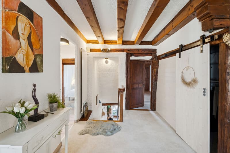 Village house with character located facing Lake Neuchâtel! (7)