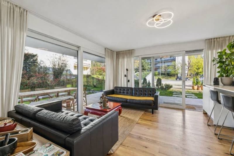 Magnifico 4.5 locali con ampia terrazza e giardino privato a Ecublen (4)