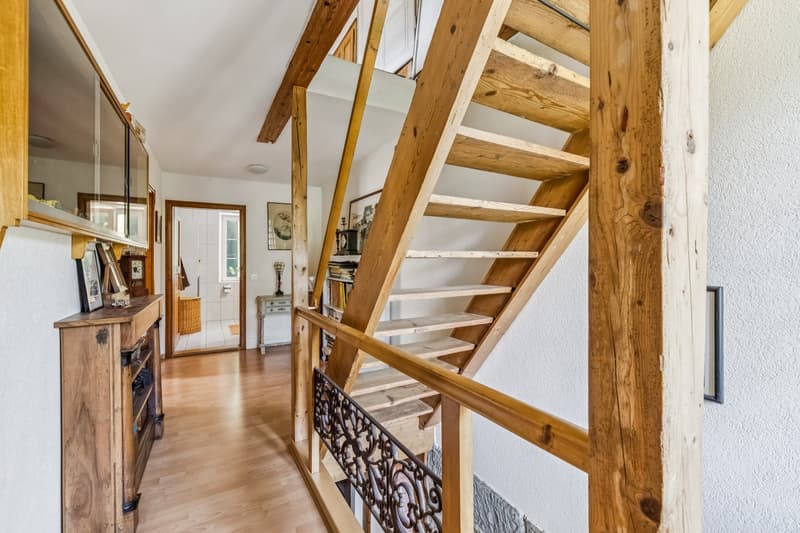 Maison de caractère rénovée aux grands volumes (12)