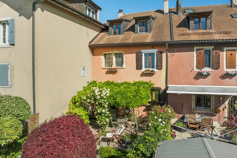 Maison villageoise de caractère située face au lac de Neuchâtel ! (1)