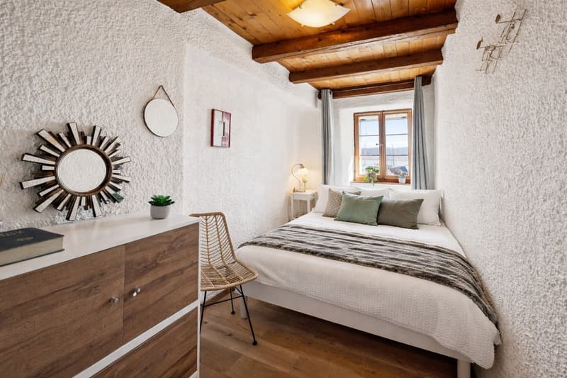 Maison villageoise de caractère située face au lac de Neuchâtel ! (6)