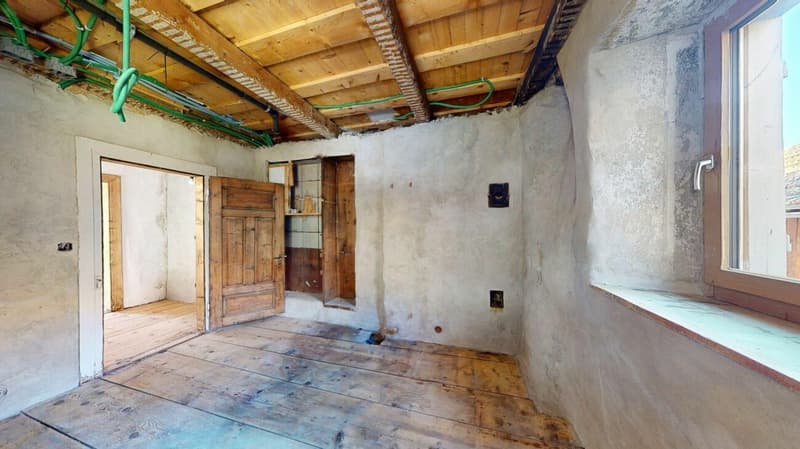 Historisches Mehrfamilienhaus mit grossem Stall in Tinizong (8)