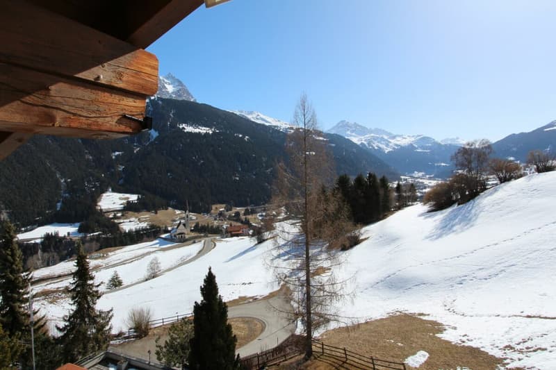 Appartement mansardé de 3,5 pièces avec une vue de rêve sur le Val Surses (3)