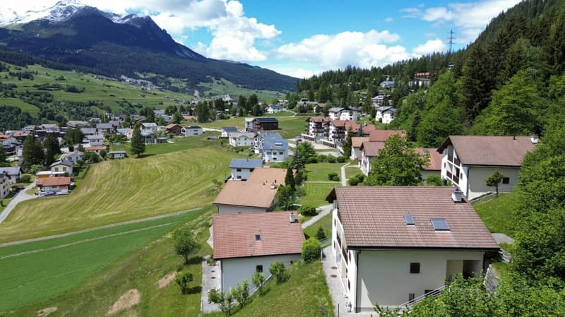 Sonnige 2.5-Zimmerwohnung mit Ausblick über Savognin (11)