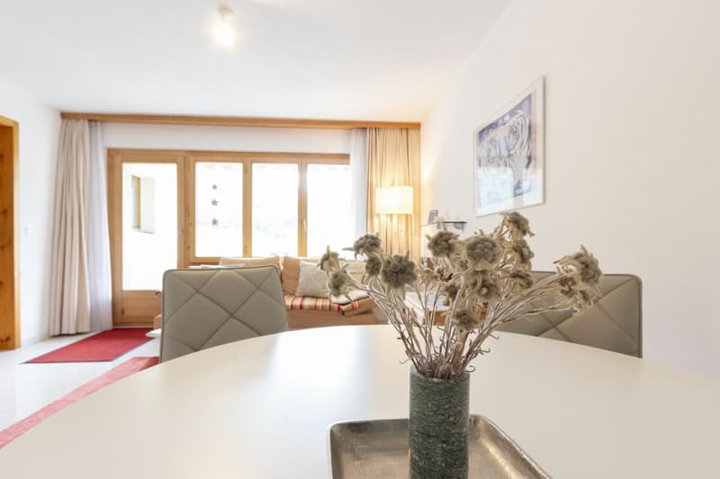Sonnige 2.5-Zimmerwohnung mit Ausblick über Savognin (6)