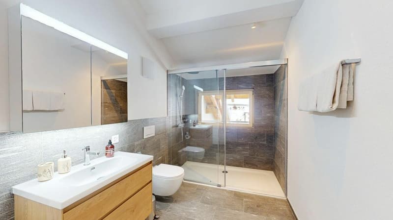 4.5 room attic apartment with management in Tgesa Romana (9)