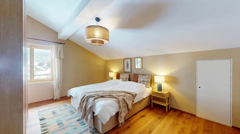 4.5 room attic apartment with management in Tgesa Romana (7)