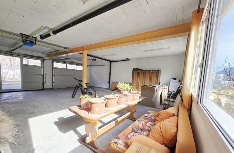Double garage and large convertible hangar (5)