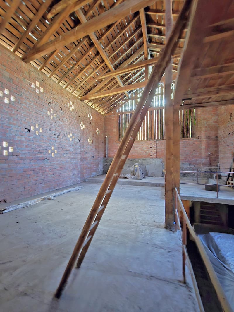 Barn - warehouse with development potential (2)