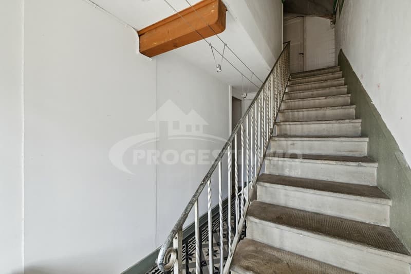 EXCEPTIONAL - LARGE HOUSE TO RENOVATE (4)