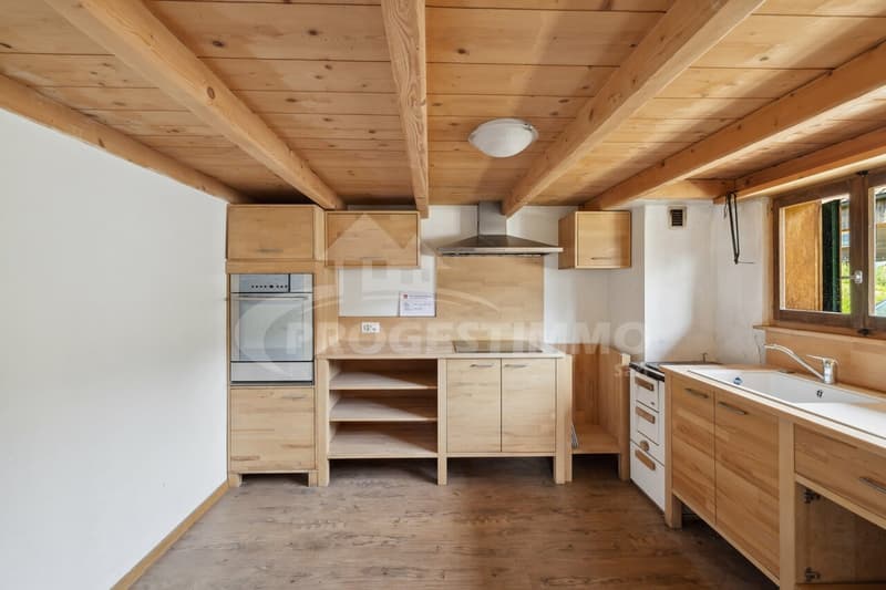 HISTORIC CHALET OF 1767 WITH RENOVATION POTENTIAL (9)