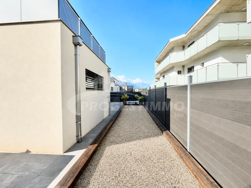 Semi-detached house with 4.5 rooms in a peaceful and privileged neighborhood (2)