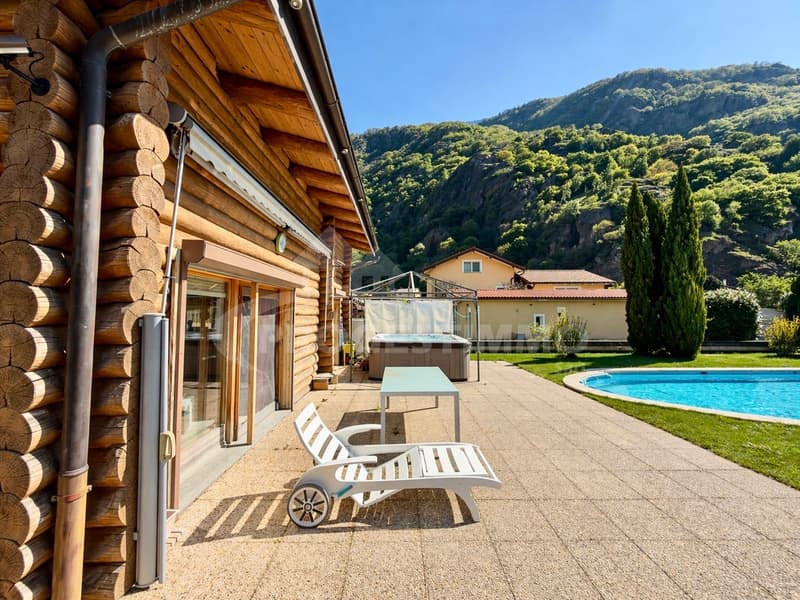 Exceptional Wooden Log House (11)