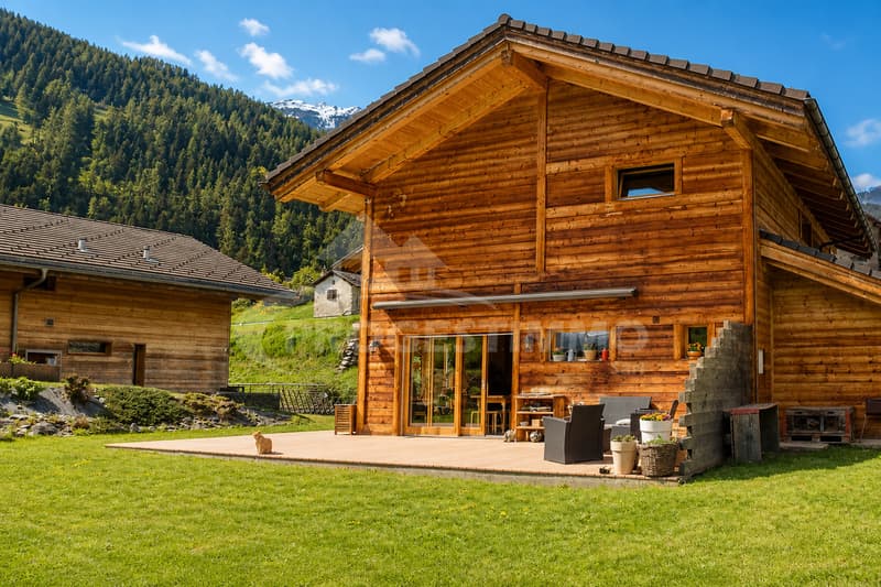 IDEALLY LOCATED IN VAL DE BAGNES (1)