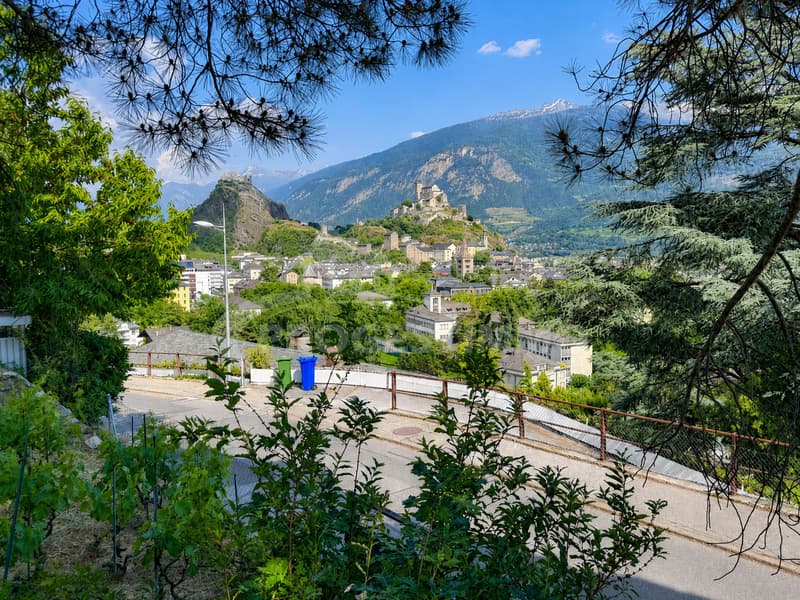 Exceptional Apartment in the Prized Gravelone Neighborhood (10)