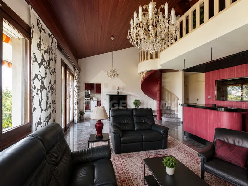 Exceptional Apartment in the Prized Gravelone Neighborhood (3)